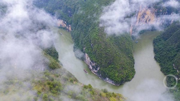 宏盛证券 空山新雨后 云雨中的秋日长江最仙航线